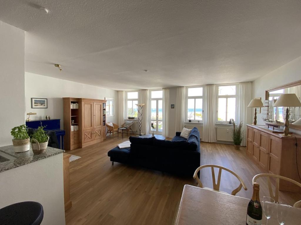 Villa Seeblick Warnemuende - Fewo Mit Meerblick Und Balkon Direkt Am Strand Fuer 2-4 Pers Росток Екстериор снимка